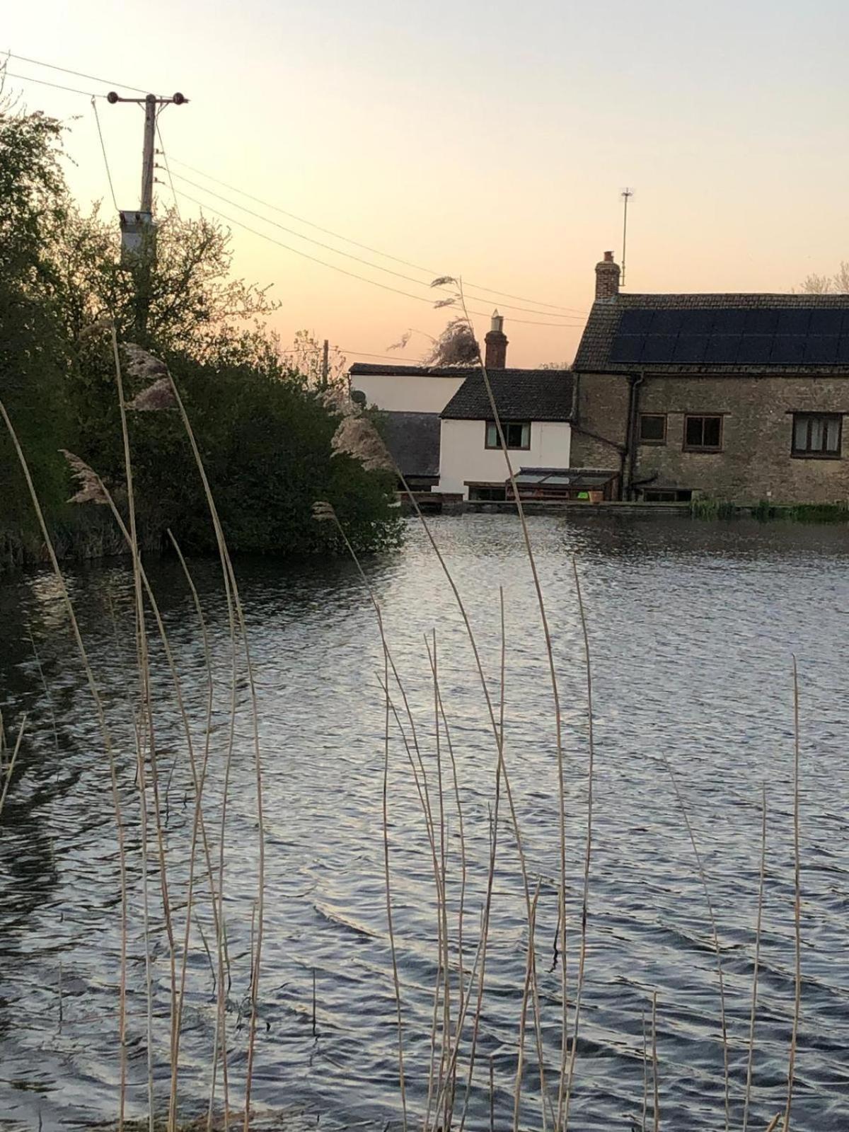 Astwell Mill Bed and Breakfast Helmdon Buitenkant foto